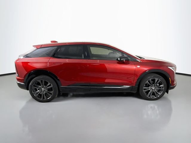 Used 2025 Cadillac Optiq Sport 2 w/ LPO, Floor Liner Package AWD/4WD image 9
