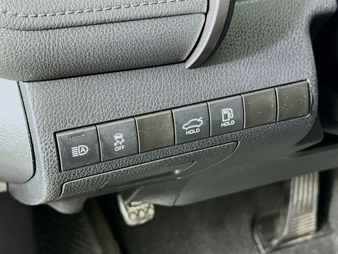 Used 2023 Toyota Camry SE image 16