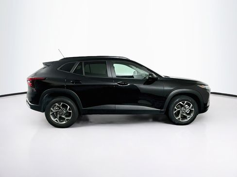 Used 2025 Chevrolet Trax LT w/ LT Convenience Package FWD image 10