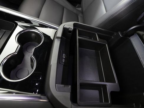 Used 2026 Chevrolet Suburban Z71 w/ Comfort Package image 39