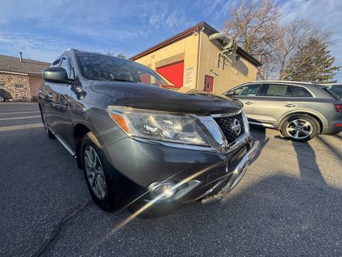 Used 2015 Nissan Pathfinder SV w/ Cargo Package image 8