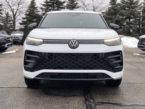 New 2026 Volkswagen Tiguan SE R-Line image 2