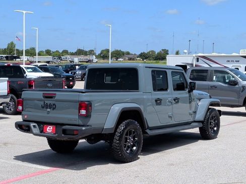 Used 2024 Jeep Gladiator Sport AWD/4WD image 8