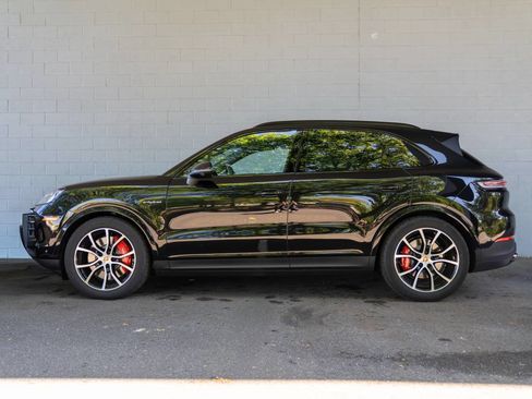 New 2026 Porsche Cayenne S AWD/4WD image 2