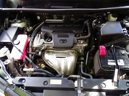 Used 2017 Toyota RAV4 XLE AWD/4WD image 19