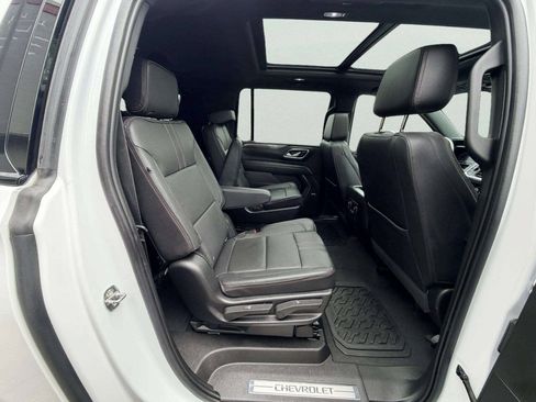 Used 2022 Chevrolet Suburban RST w/ Luxury Package AWD/4WD image 30