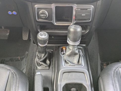 Used 2019 Jeep Wrangler Unlimited Sport image 17