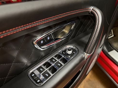 Used 2017 Bentley Bentayga AWD/4WD image 36