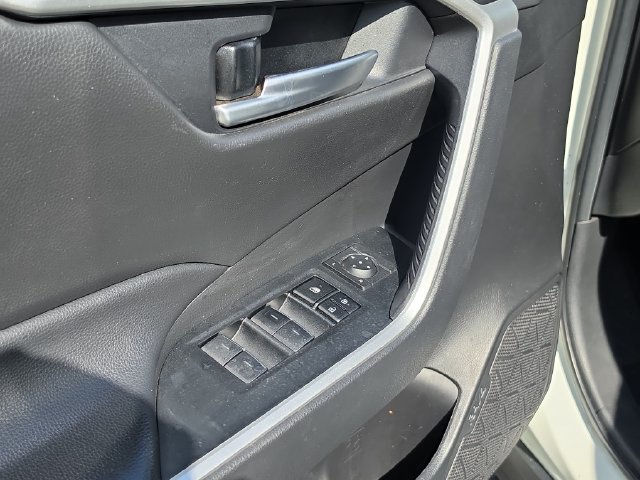 Used 2024 Toyota RAV4 XLE FWD image 19