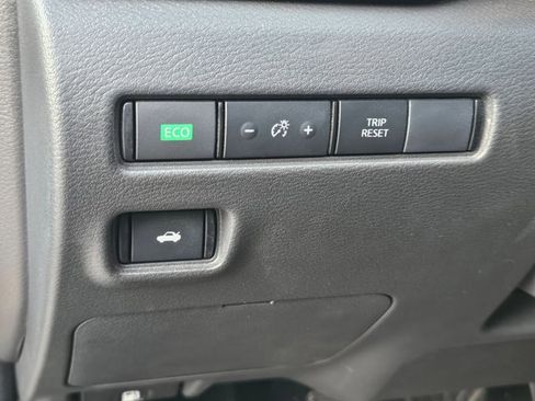 Used 2025 Nissan Sentra SV image 22