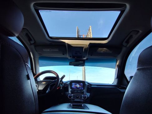 Used 2019 Chevrolet Suburban Premier w/ Premier Plus Edition image 37