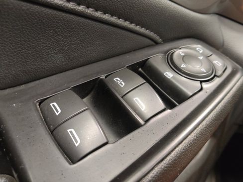 Used 2023 Chevrolet Traverse LT FWD image 27