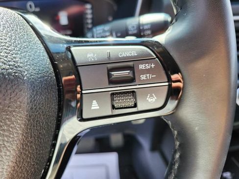Used 2025 Honda Pilot Elite image 33