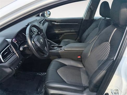 Used 2023 Toyota Camry SE image 9