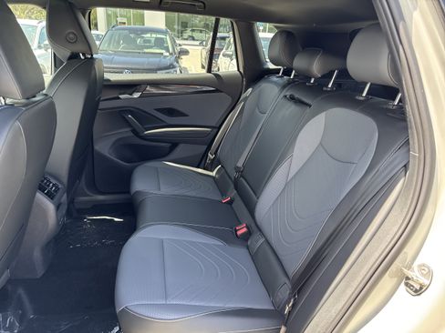 New 2026 Volkswagen Tiguan SE R-Line FWD image 19