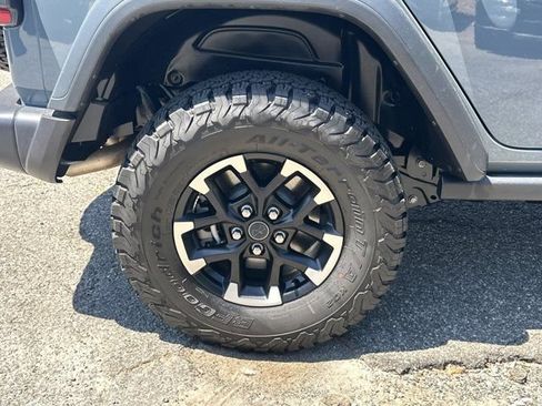 Certified 2025 Jeep Wrangler Unlimited Rubicon 4xe w/ Convenience Group AWD/4WD image 20