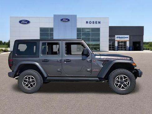 Used 2025 Jeep Wrangler Unlimited Rubicon AWD/4WD image 2