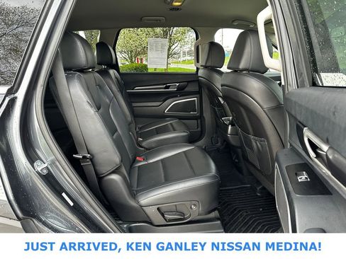 Used 2024 Kia Telluride S image 21