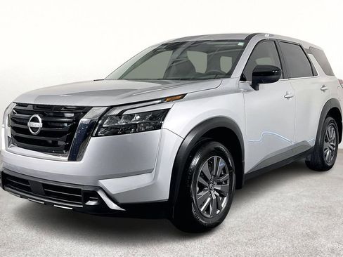 Used 2025 Nissan Pathfinder S image 15