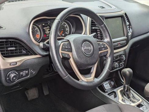 Used 2015 Jeep Cherokee Latitude w/ Comfort/Convenience Group image 10