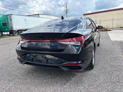 Used 2023 Hyundai Elantra SE FWD image 3