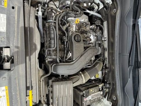 Used 2022 Volkswagen Taos SE FWD image 12