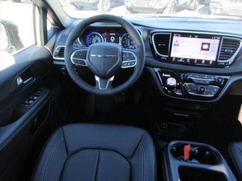 New 2026 Chrysler Voyager LX FWD image 12