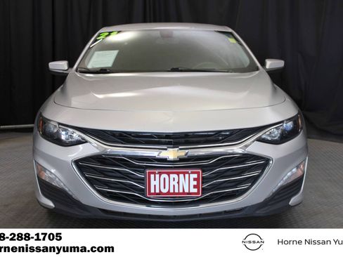 Used 2021 Chevrolet Malibu LT FWD image 2