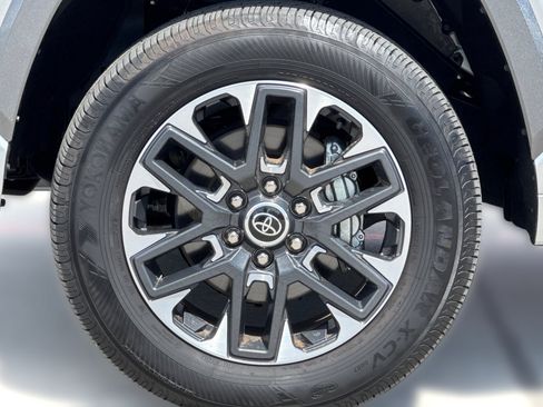 Used 2024 Toyota Tundra Limited AWD/4WD image 12