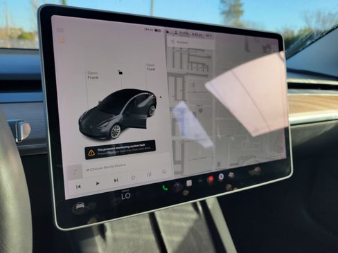 Used 2022 Tesla Model 3 Long Range image 16