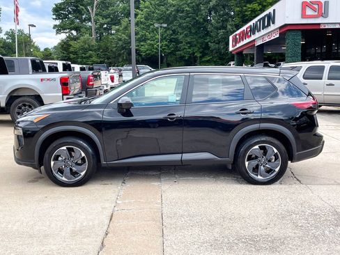 Used 2024 Nissan Rogue SV FWD image 3