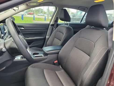 Used 2025 Nissan Altima 2.5 SV FWD image 15