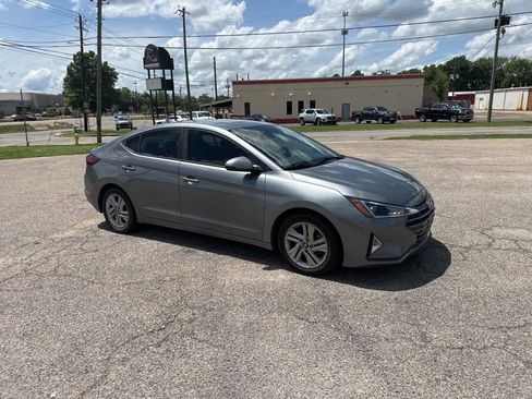Used 2019 Hyundai Elantra SEL FWD image 18