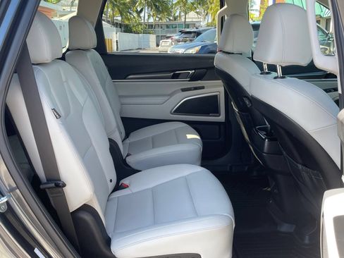 Used 2024 Kia Telluride S w/ S Sunroof Package FWD image 9