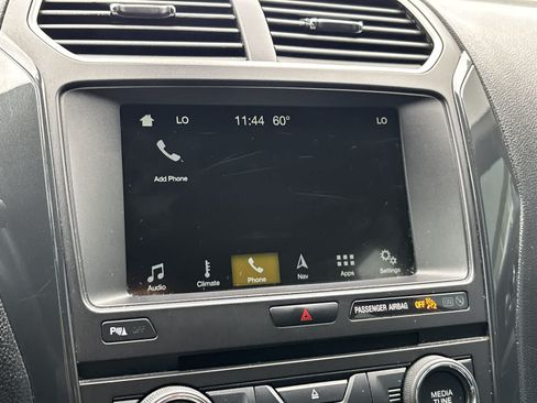 Used 2018 Ford Explorer XLT w/ Equipment Group 202A AWD/4WD image 16
