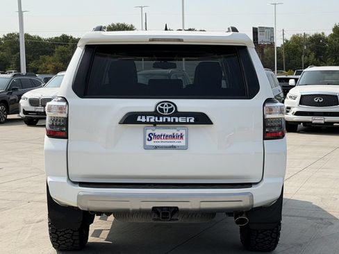 Used 2018 Toyota 4Runner TRD Off-Road Premium AWD/4WD image 5