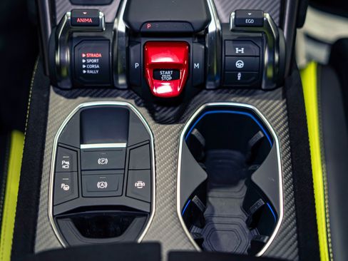 Used 2023 Lamborghini Urus Performante AWD/4WD image 19