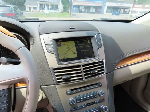Used 2010 Lincoln MKT 2WD image 21