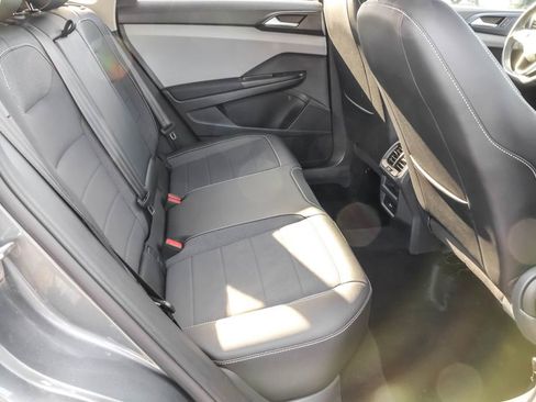 Certified 2022 Volkswagen Taos SE image 32