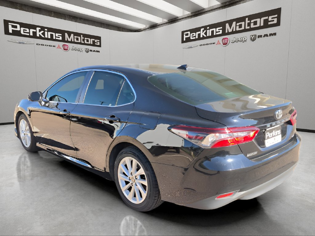 Used 2022 Toyota Camry LE FWD image 3