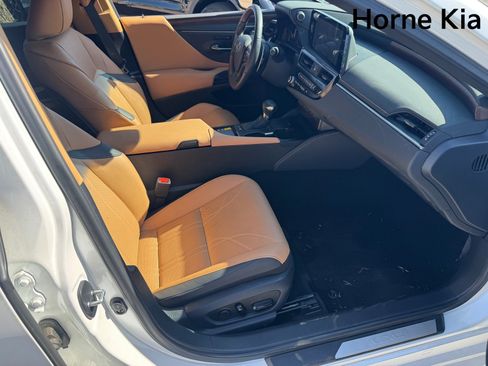 Used 2024 Lexus ES 300h w/ Luxury Package FWD image 25
