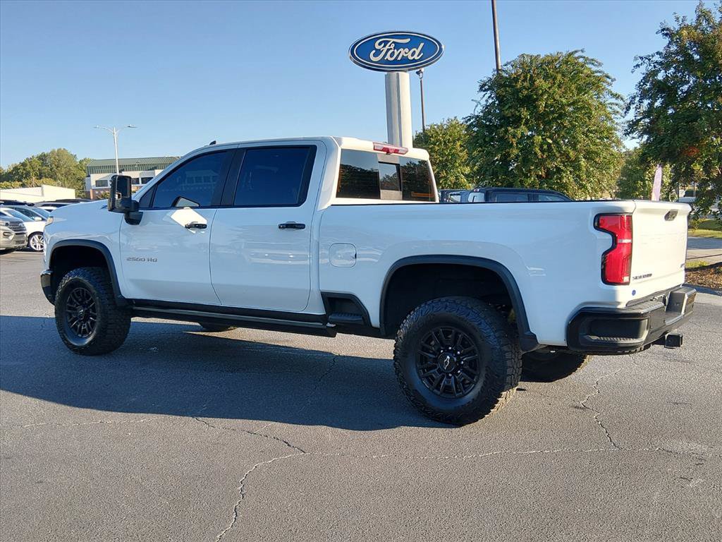 Used 2024 Chevrolet Silverado 2500 ZR2 w/ Technology Package AWD/4WD image 6