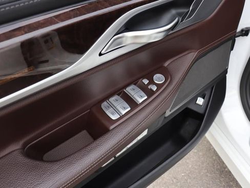 Used 2016 BMW 740i image 38