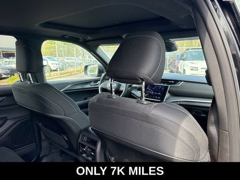 Used 2025 Jeep Grand Cherokee Laredo X AWD/4WD image 25