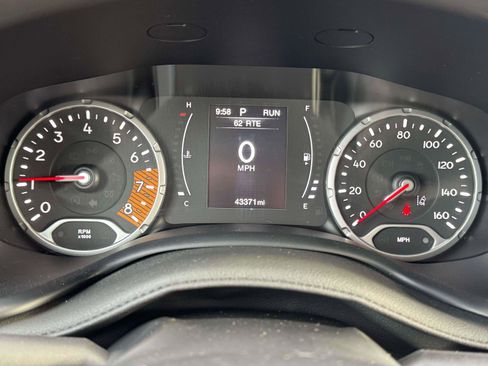 Used 2023 Jeep Renegade Latitude image 21