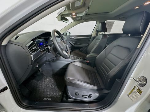Used 2024 Volkswagen Jetta SE w/ Panoramic Sunroof Package FWD image 13