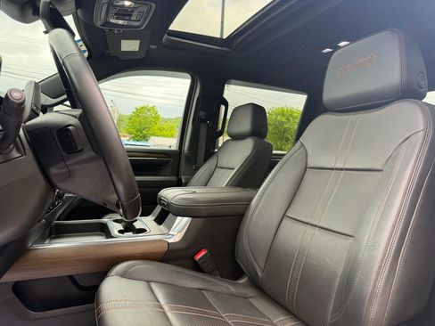 Used 2024 Chevrolet Silverado 2500 High Country w/ High Country Premium Package AWD/4WD image 10