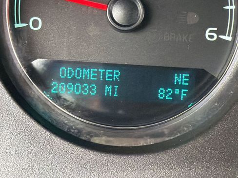 Used 2010 Chevrolet Tahoe LS RWD image 16