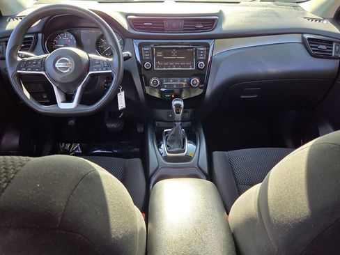 Used 2019 Nissan Rogue Sport S image 11