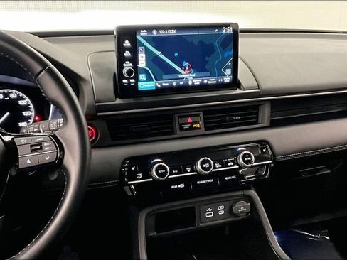 Used 2025 Honda Pilot Touring image 7